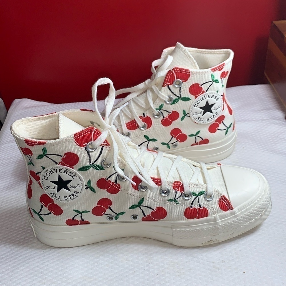 CONVERSE PLATFORM CHERRY SNEAKERS 
12DA4​​​​​​​​​​​​​​​​